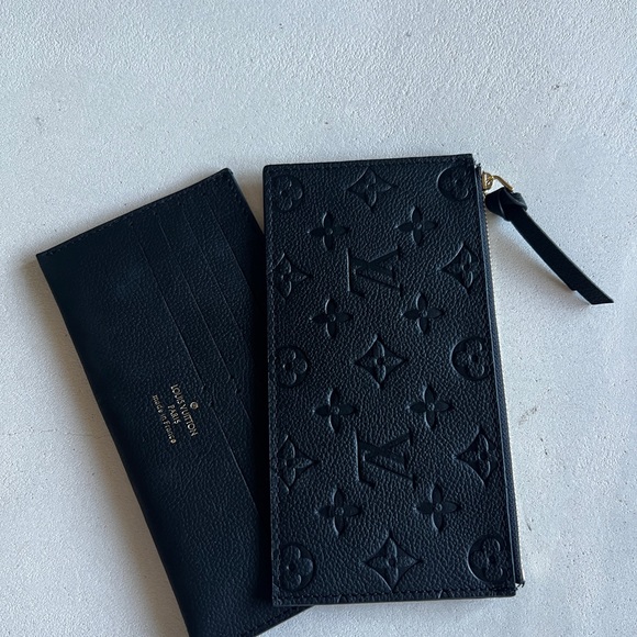 Black wallet with gold zipper🖤♟️🗝️ - Picture 2 of 3